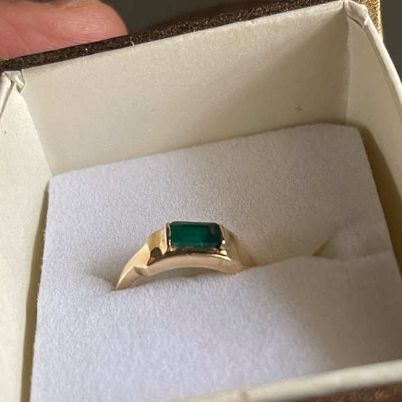 Used emeral ring - Picture 8 of 13